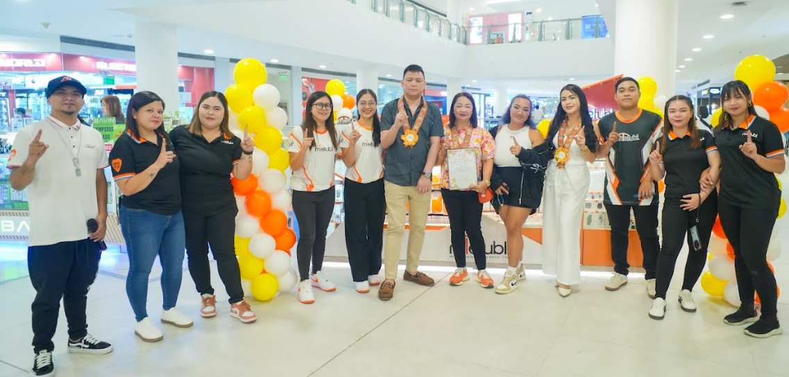 MIETUBL TEAM WITH THE STAFF OF OUUR NEW MIETUBL STORE ALSO WITH THE OWNER